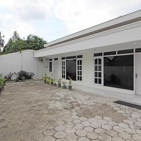 Hotel Reddoorz Near Terminal Tirtonadi Solo Exteriér fotografie