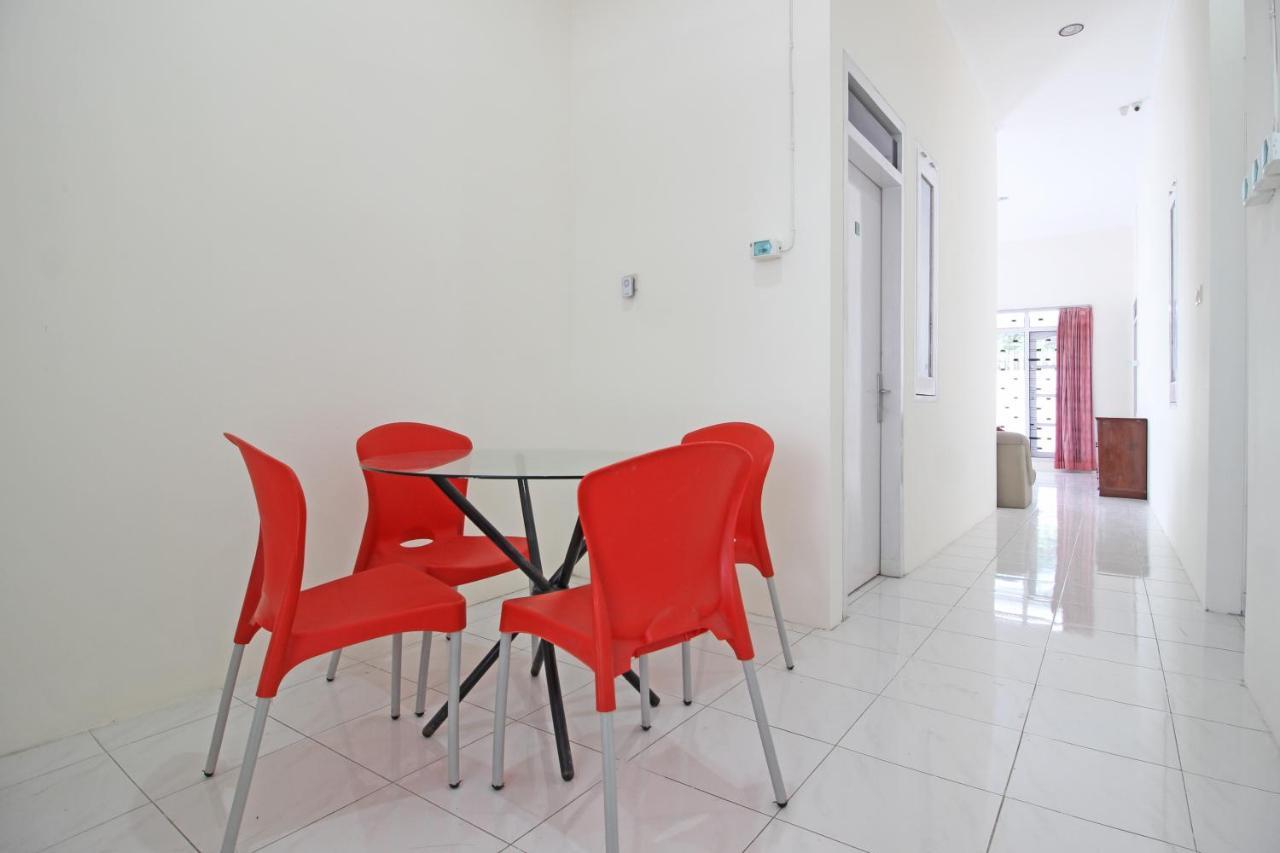Hotel Reddoorz Near Terminal Tirtonadi Solo Exteriér fotografie