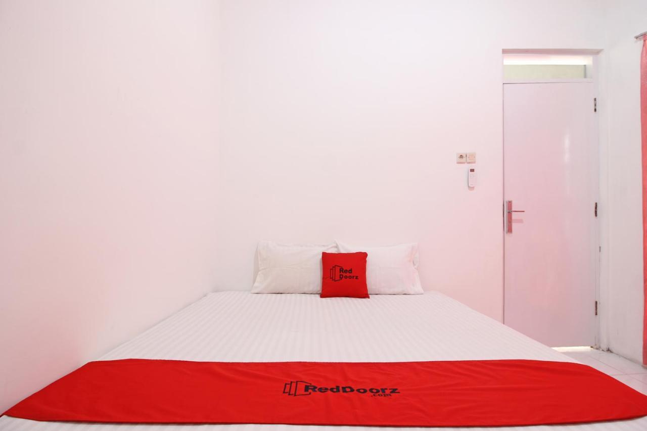 Hotel Reddoorz Near Terminal Tirtonadi Solo Exteriér fotografie