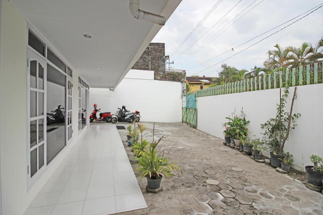 Hotel Reddoorz Near Terminal Tirtonadi Solo Exteriér fotografie